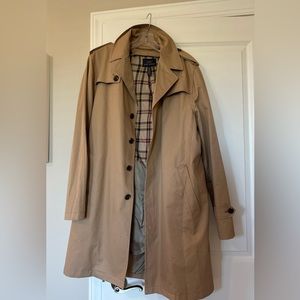 Men’s Brooks Brother Trench coat, size 42R NWOT